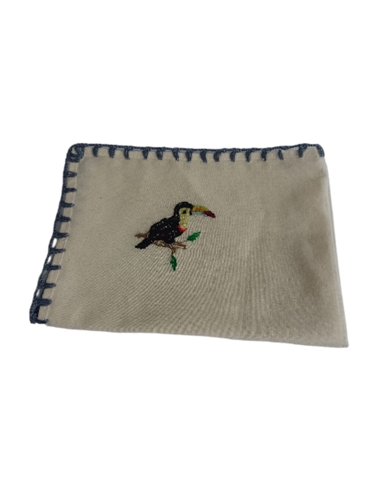 Mantel de manta con tucán bordado