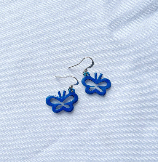 Aretes de coco en forma de mariposa azul