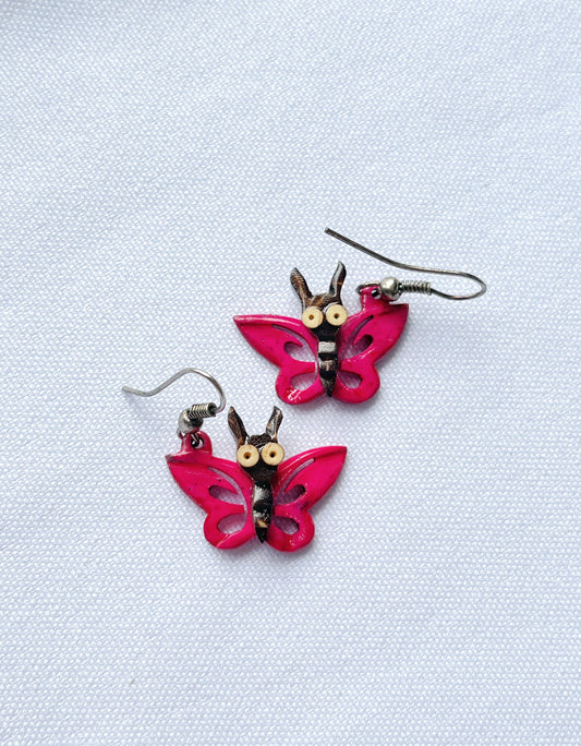 Aretes de coco en forma de mariposa color fucsia