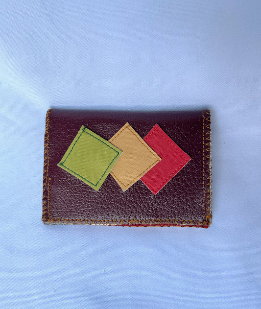 Tarjetero de vinil café con cuadros