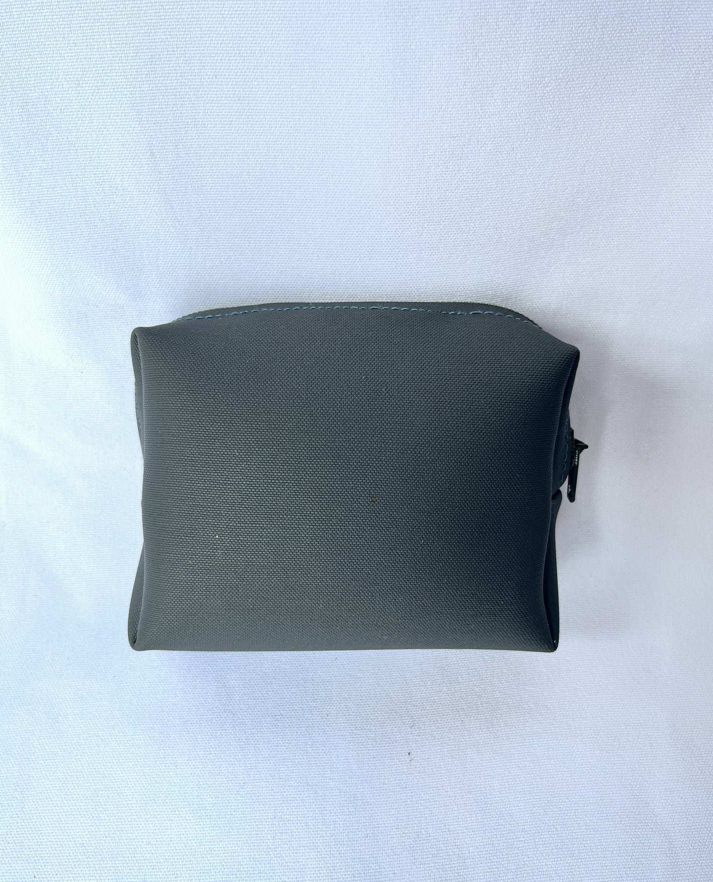 Monedero de vinil color gris