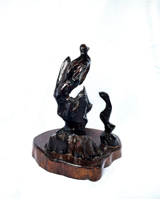 Estatua de madera negra