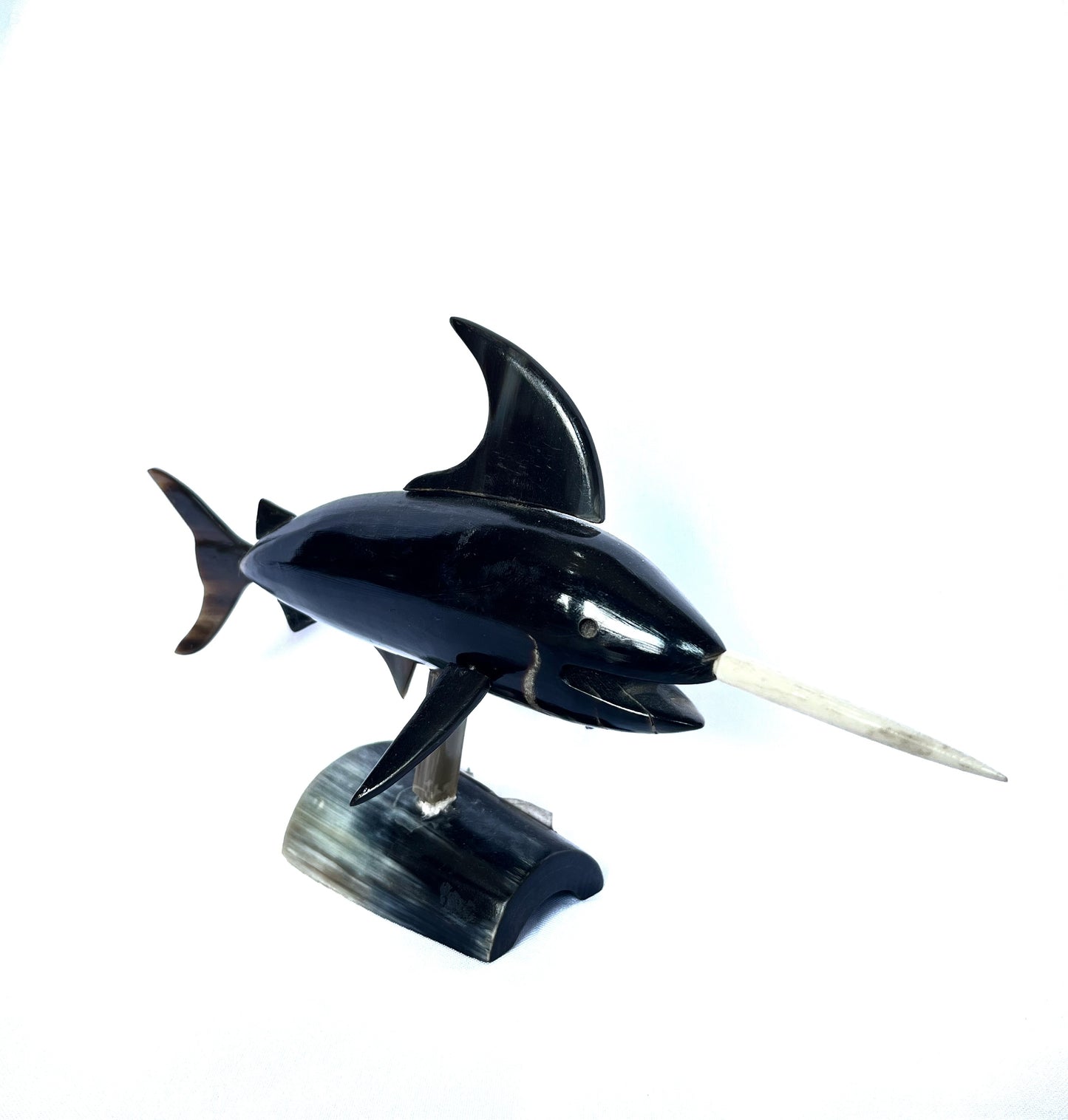 Pez espada hecho con material de cacho