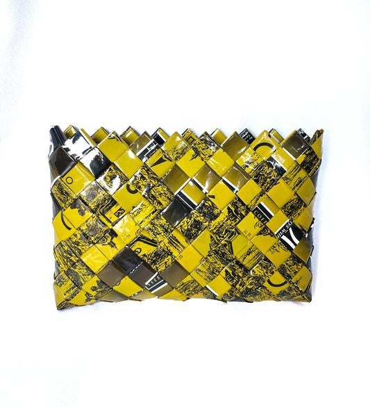 Cartera con material reciclado