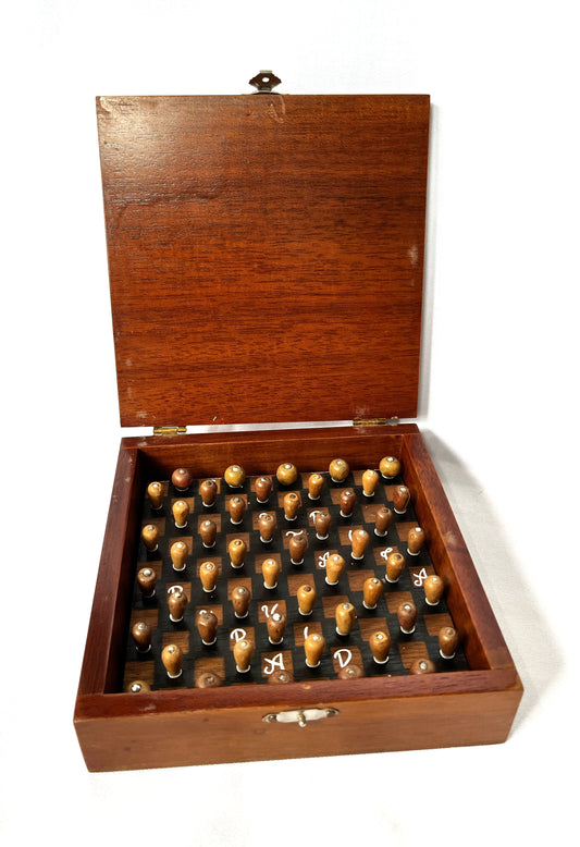 Caja de madera con juego de damas chinas
