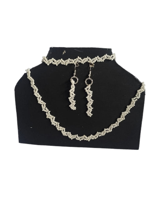 Set artesanal de collar, aretes y pulsera