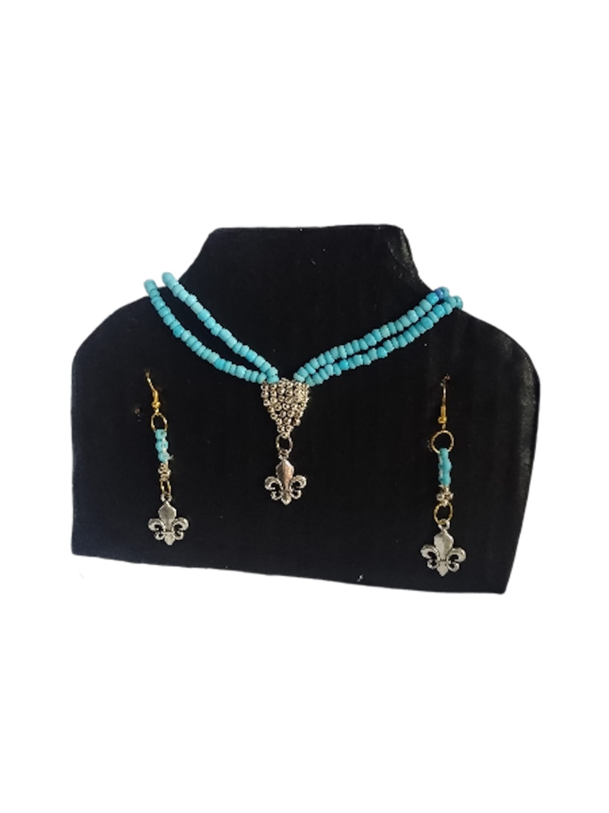 Set de collar y aretes en tono celeste